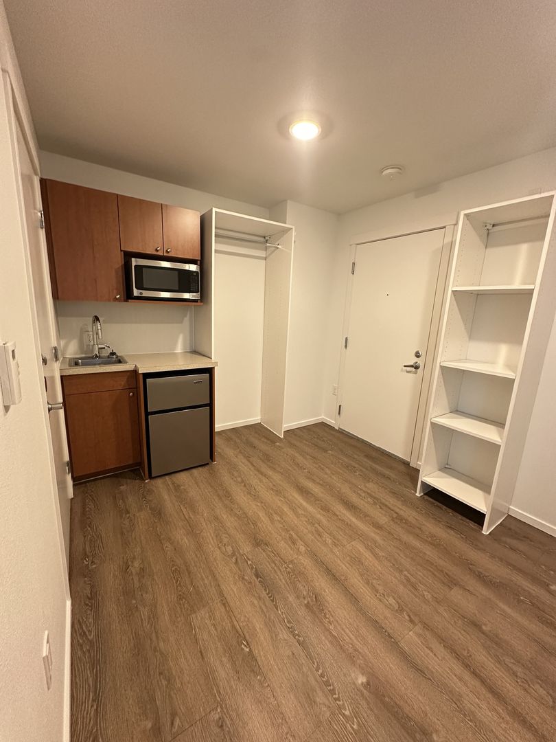 Kirkland Apartment: 450 Central Way