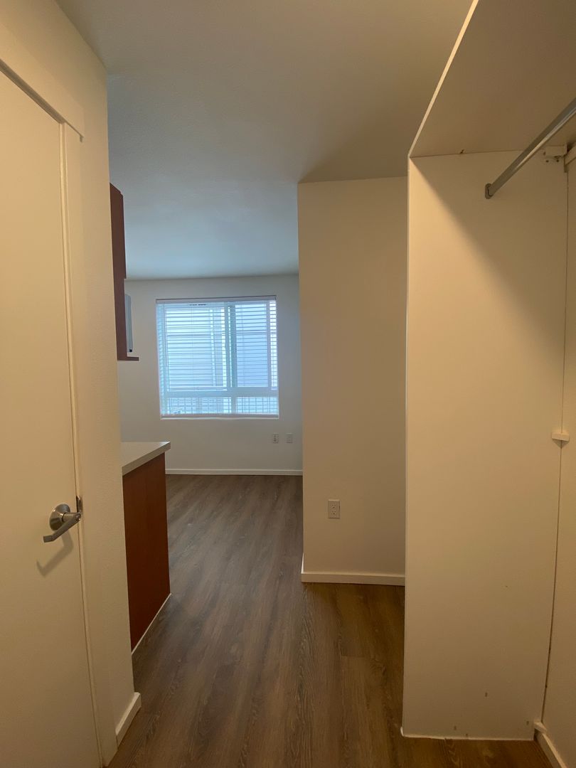 Kirkland Apartment: 450 Central Way