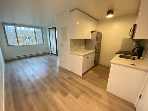 Studio in Prime LQA Location w/ Roof Deck – photo 1