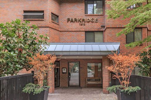 Elegant 2BR/2BA Retreat Just Steps from Iconic Volunteer Park! – photo 1