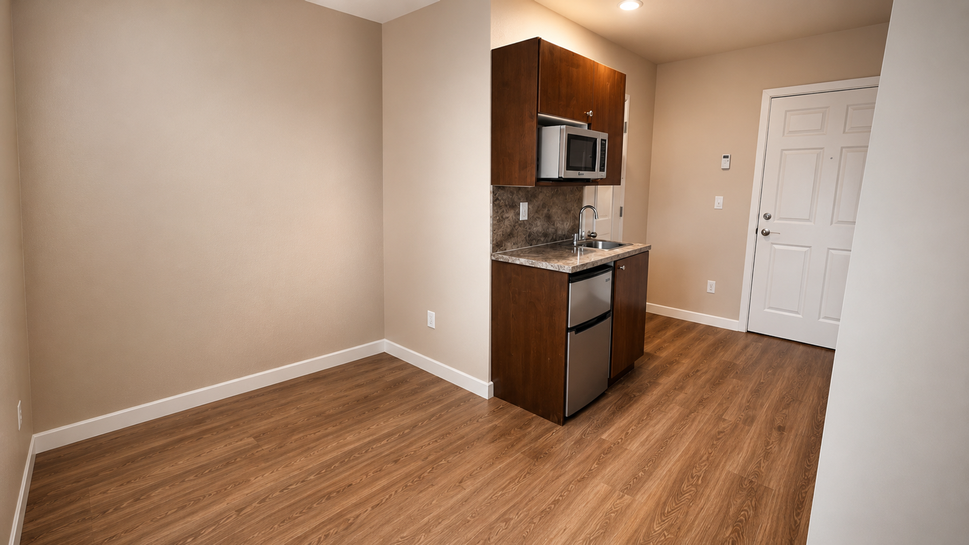 Redmond Apartment: 8525 163rd CT NE