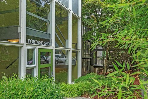 Beautiful 1 Bedroom Nestled in Portage Bay and Lake Washington – photo 1