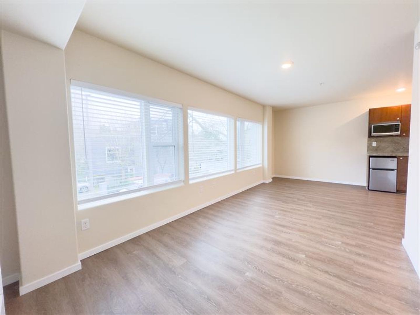 Redmond Apartment: 8525 163rd CT NE
