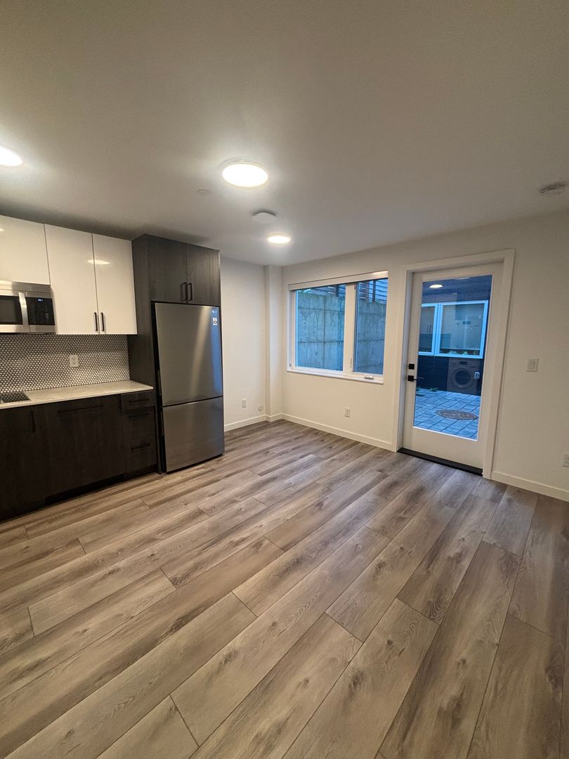 Seattle Apartment: 1123 NW 57th Street