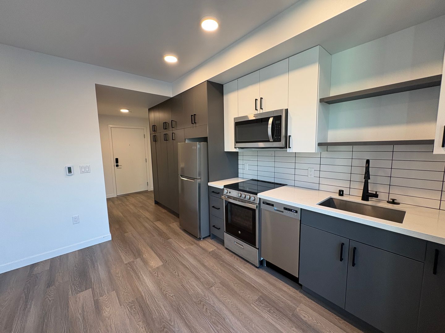 Seattle Apartment: 2210 Eastlake Ave E