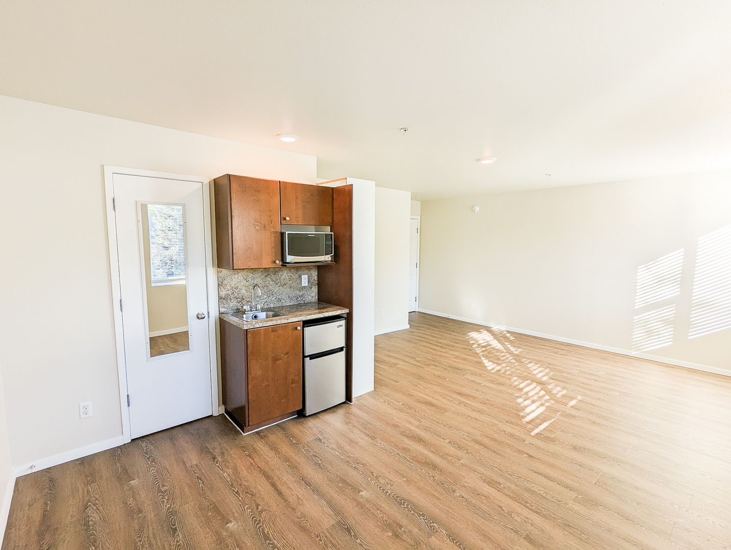 Redmond Apartment: 8525 163rd CT NE