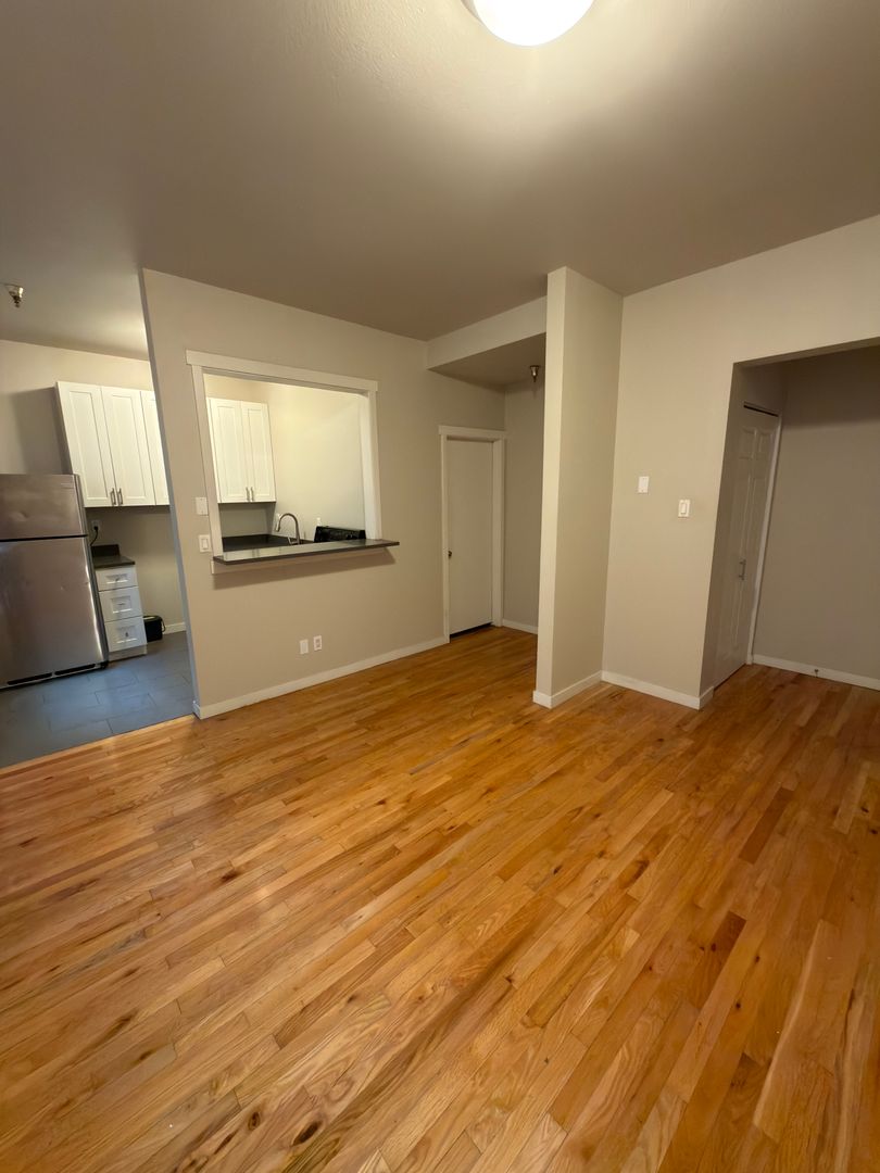 Seattle Apartment: 100 6th Ave S