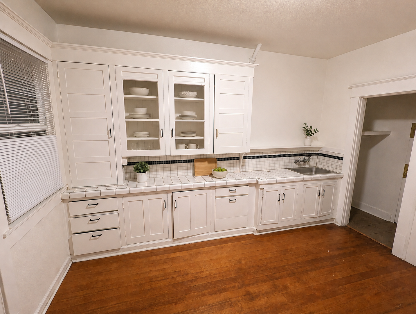 Seattle Apartment: 940 24th Ave