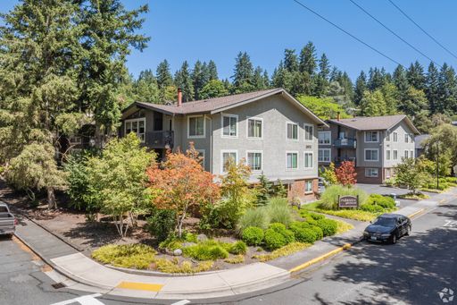 Garden-Level 1 Bedroom Bargain in Downtown Redmond! – photo 1
