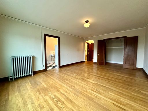 Classic Brick Charming Studio w/Hardwoods – photo 1