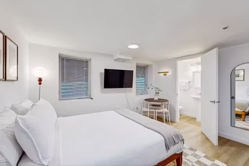 Newly, Furnished, Renovated Studio in Charming Queen Anne - Walker Friendly Location! – photo 1
