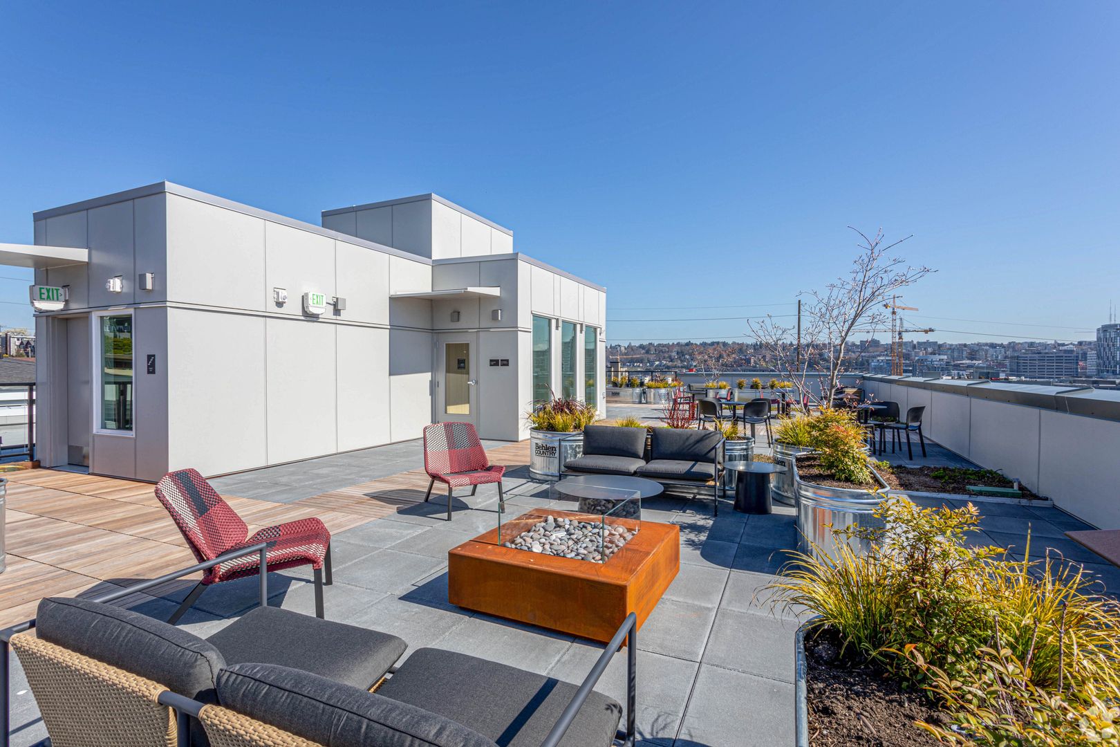 Seattle Apartment: 802 5th Ave N