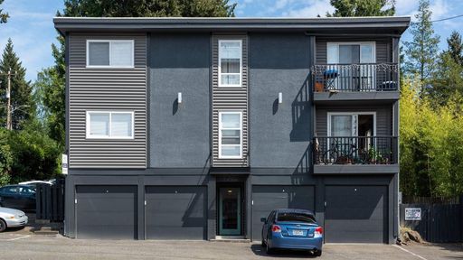 TWO WEEKS FREE RENT & $500 LOOK & LEASE SPECIAL! Remodeled and HUGE! Hardwood Floors, Near Matthews Beach, PET Friendly! – photo 1