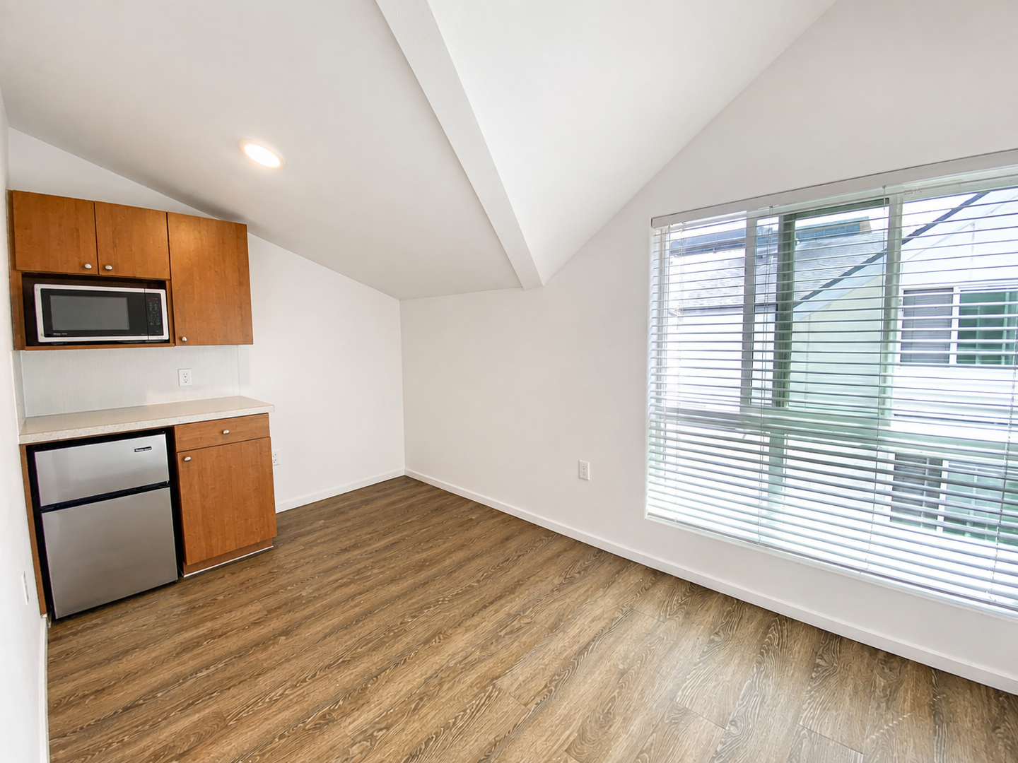 Kirkland Apartment: 450 Central Way