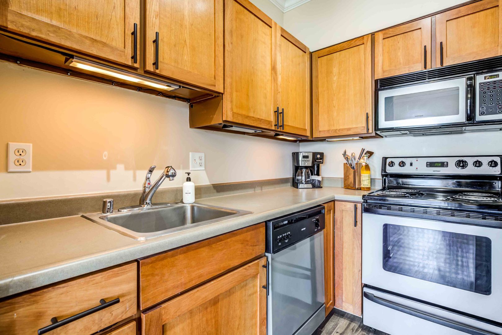 Seattle Apartment: 1408 Western Ave