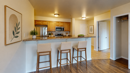 Top Floor Two Bedroom Two Bath with Balcony – photo 1