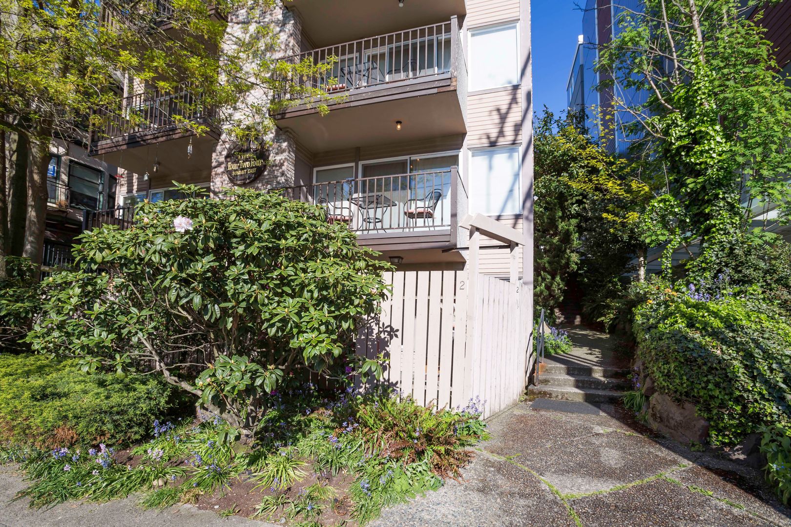 Seattle Apartment: 424 Summit Ave East