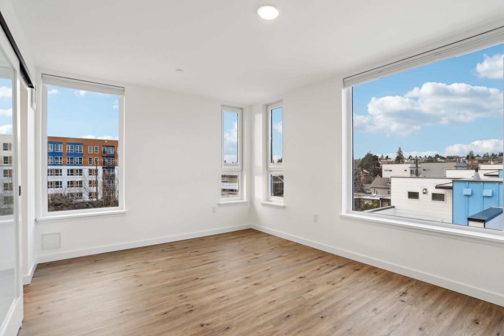 Seattle Apartment: 1140 NW Market St