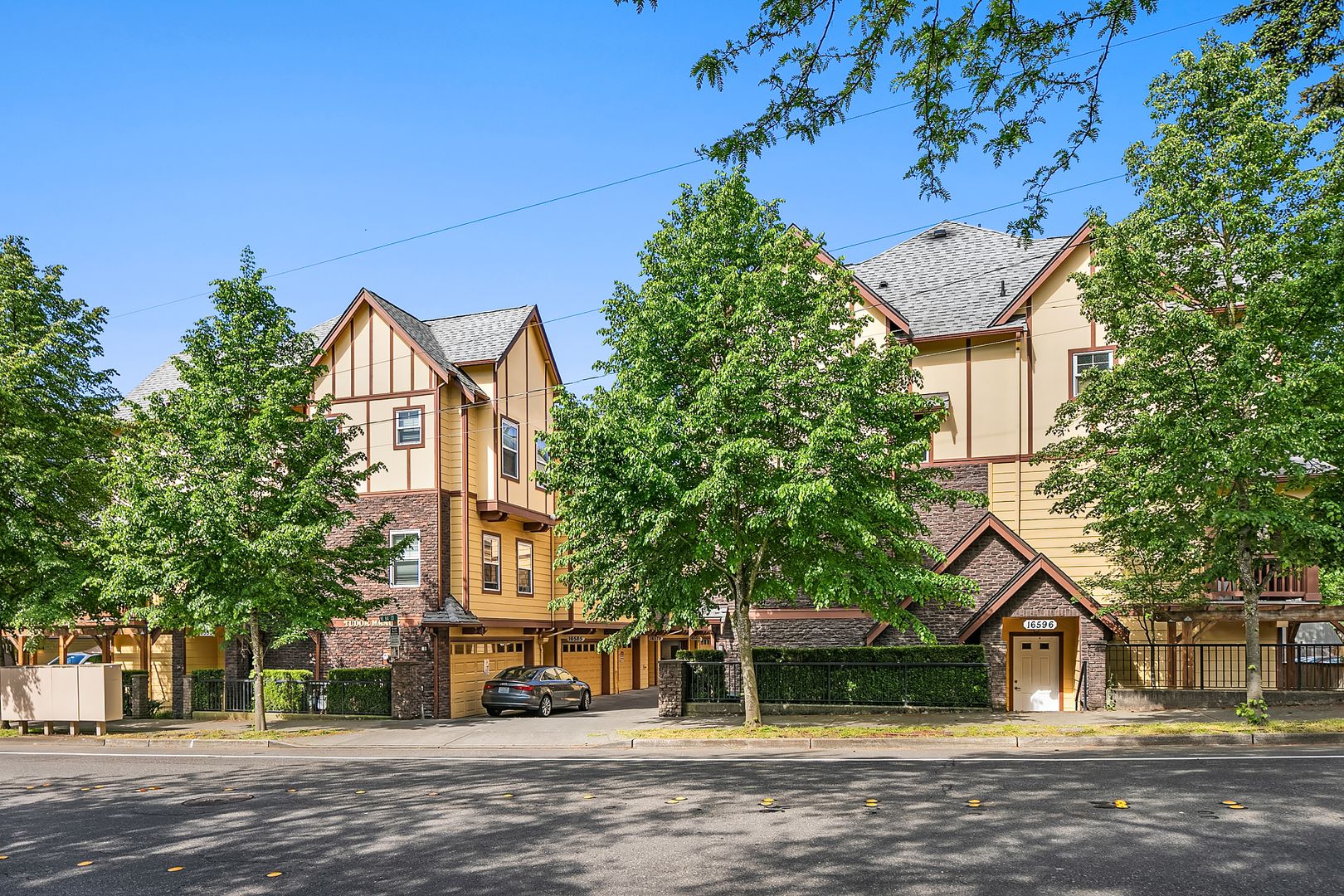 Redmond Apartment: 16552 NE 84th CT