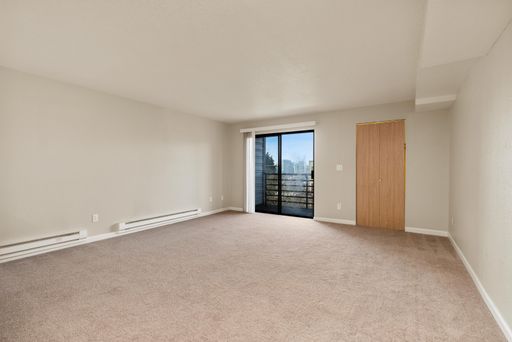 Spacious Studio in Capitol Hill! In-Unit Laundry & Garage Parking Available! | Now Offering One Month Free! – photo 1