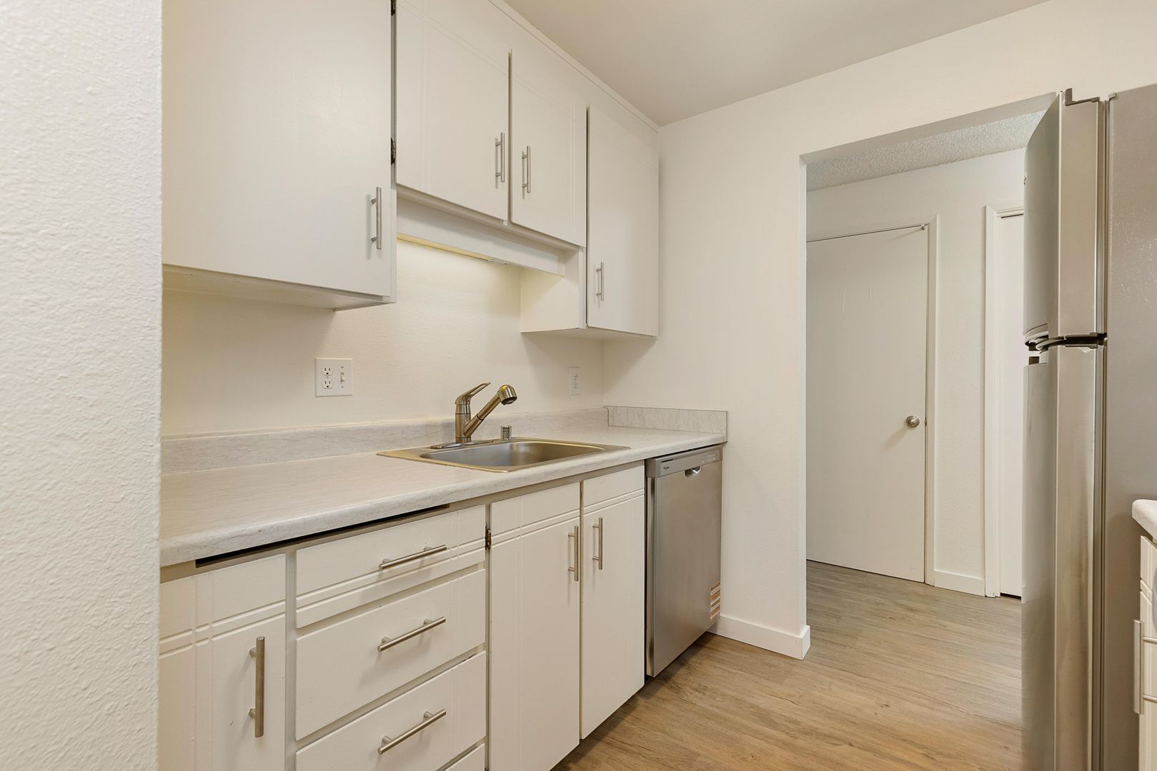Redmond Apartment: 16910 NE 80th St