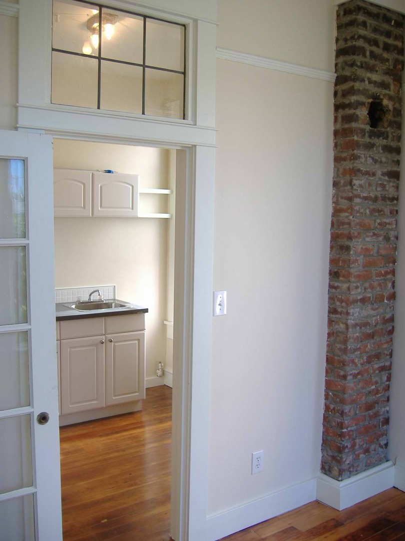 Seattle Apartment: 1050 N 36th St