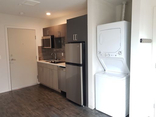Modern Studio w/ In-Unit Laundry! Ask about our specials – photo 1