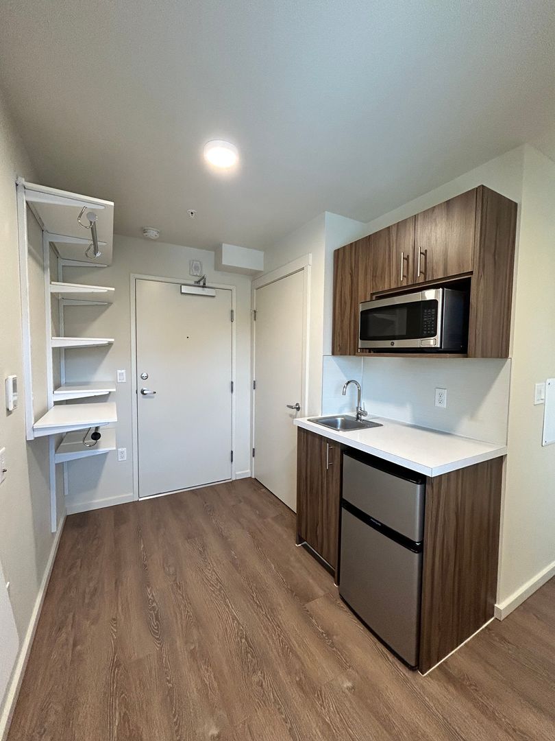 Kirkland Apartment: 330 4th ST