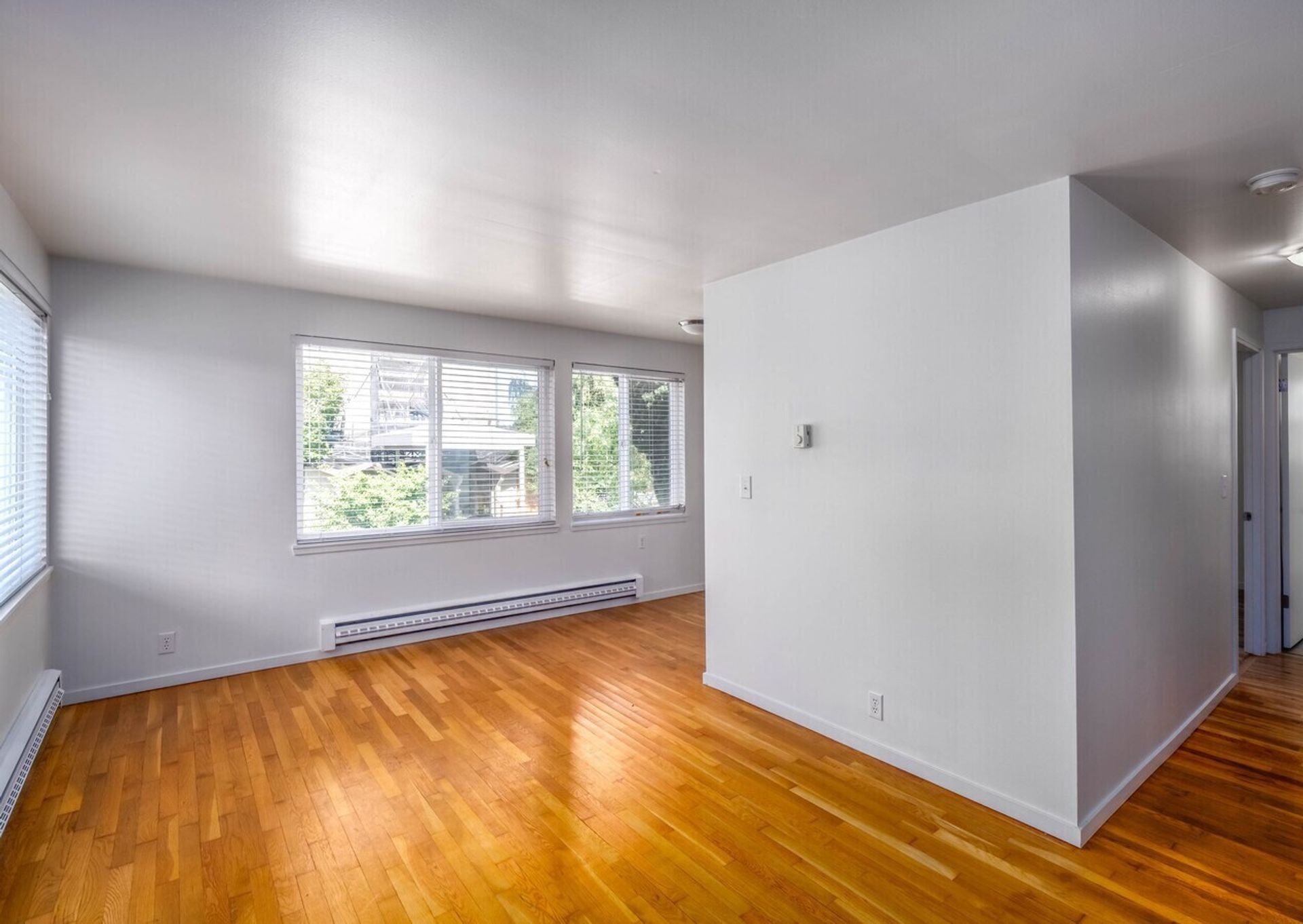 Seattle Apartment: 512 5th Ave W
