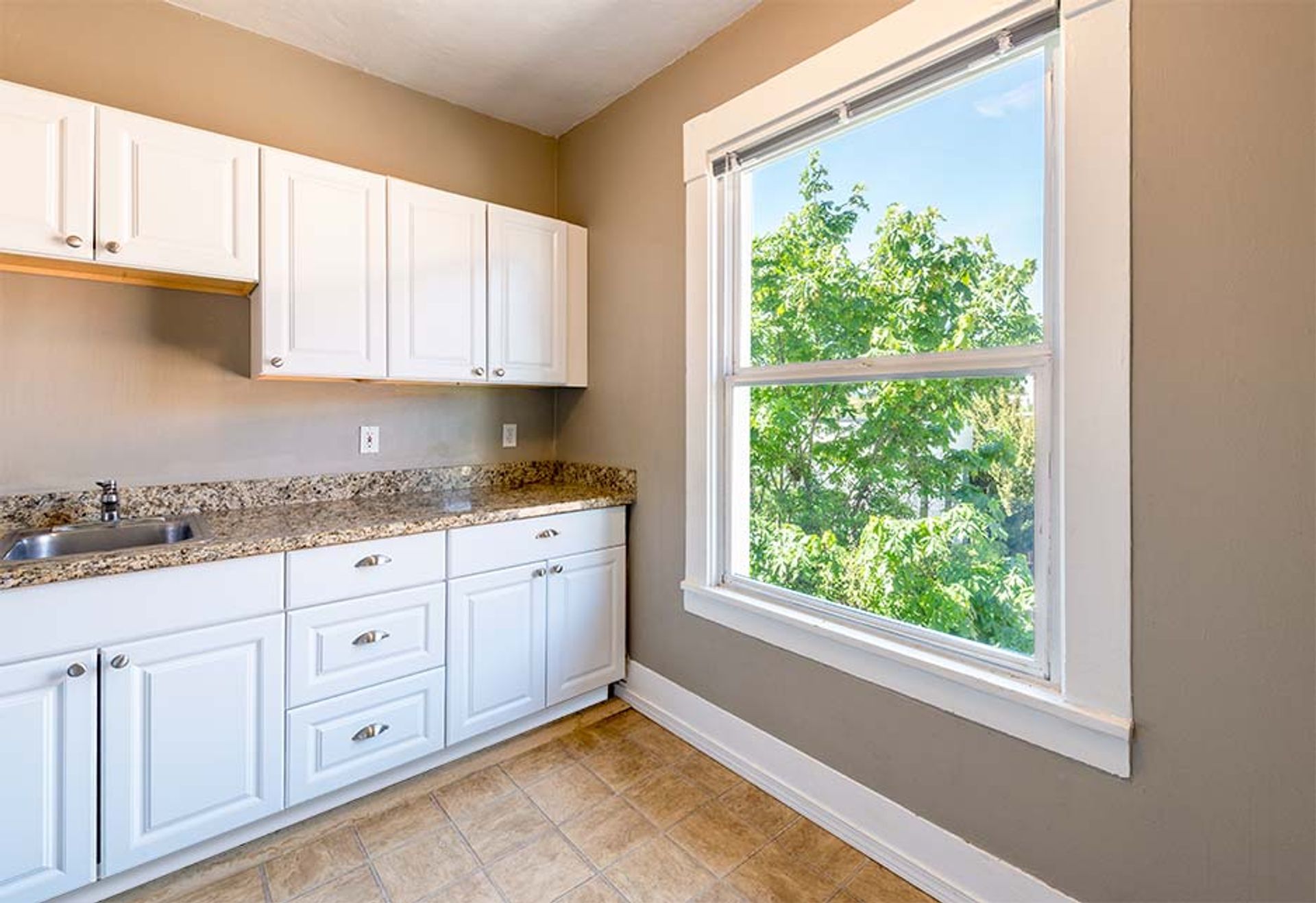 Seattle Apartment: 1717 12th Ave