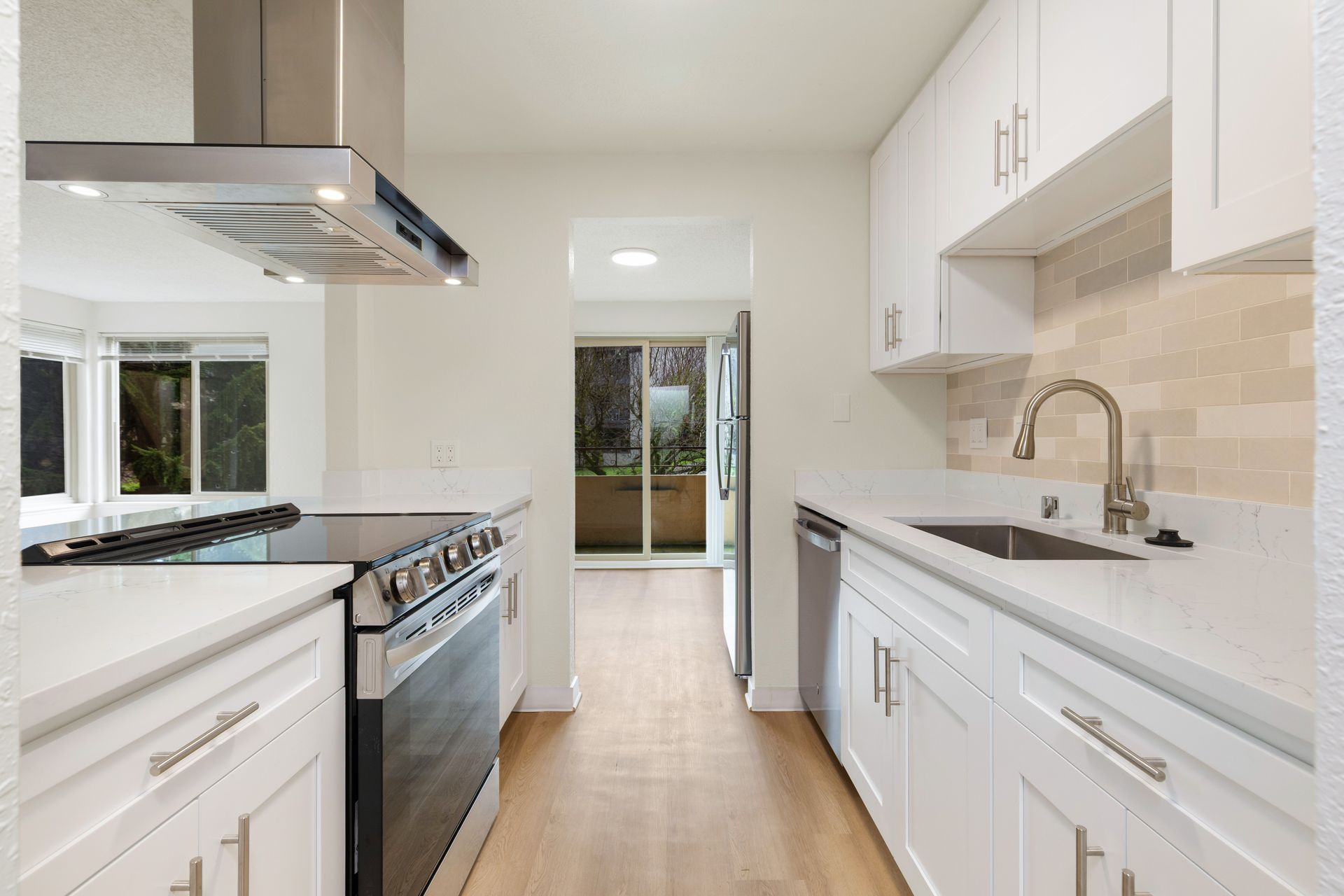Seattle Apartment: 2410 W Manor Pl