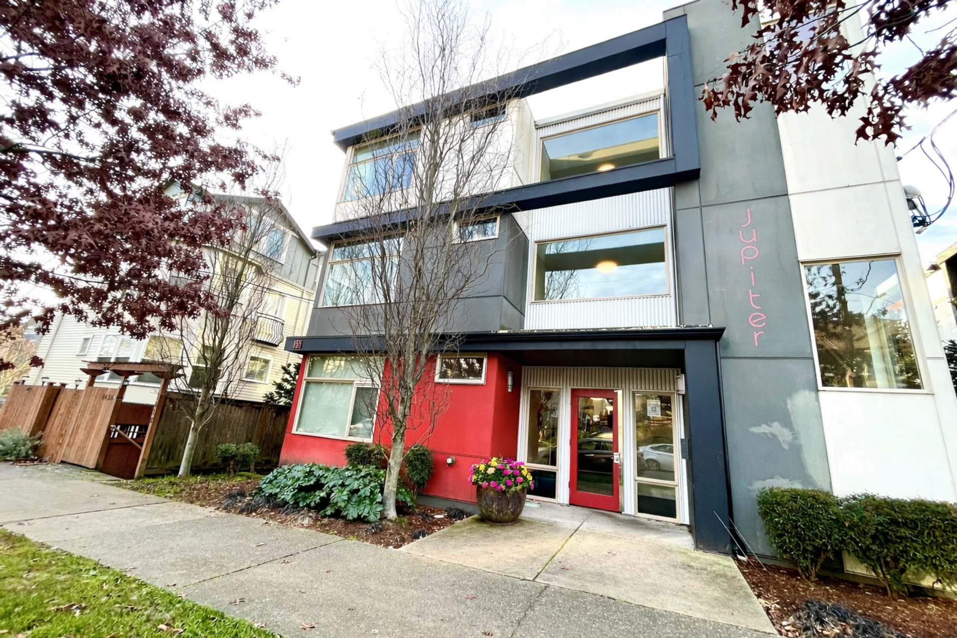 Seattle Apartment: 155 17th Ave