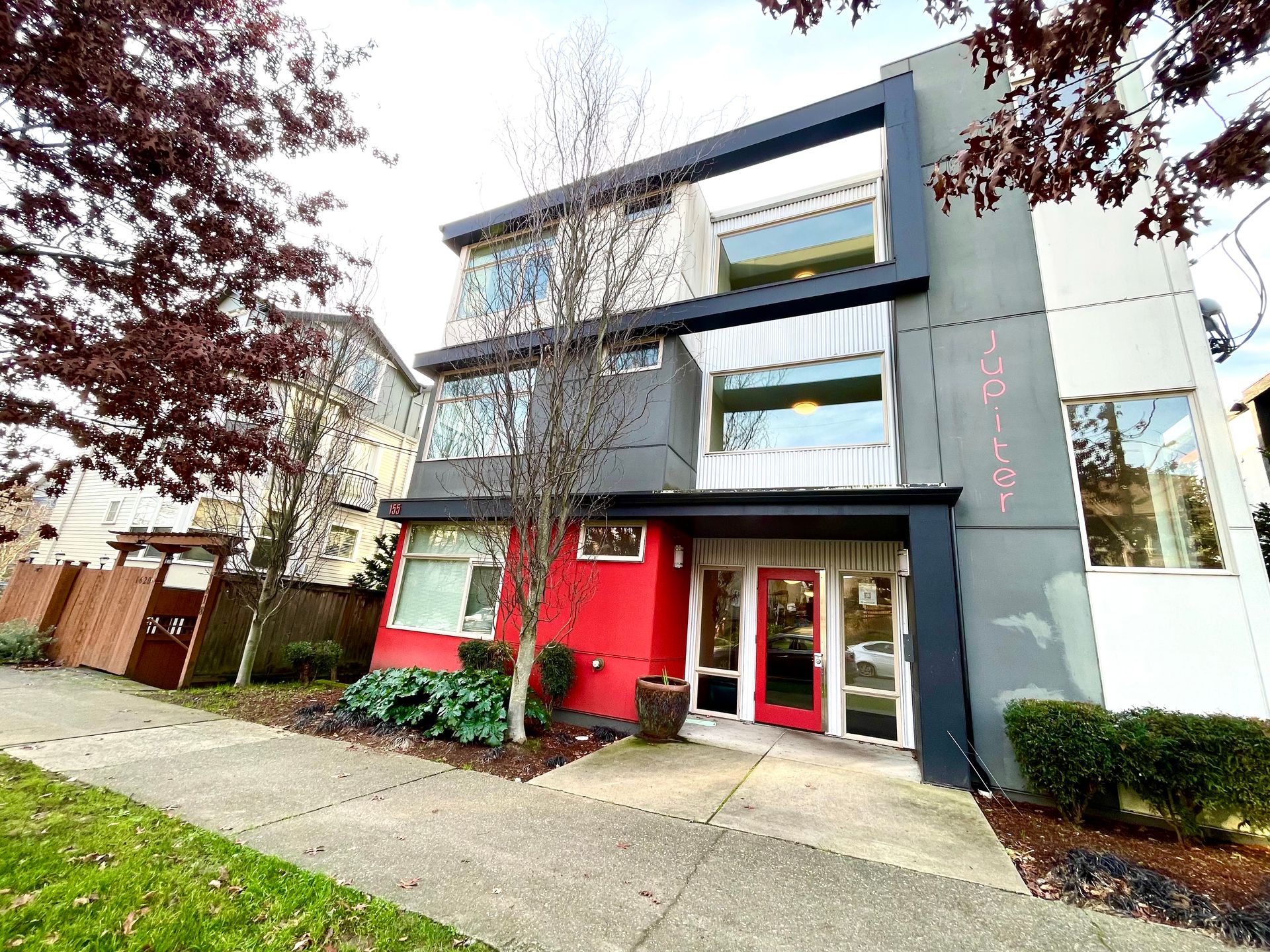 Seattle Apartment: 155 17th Ave