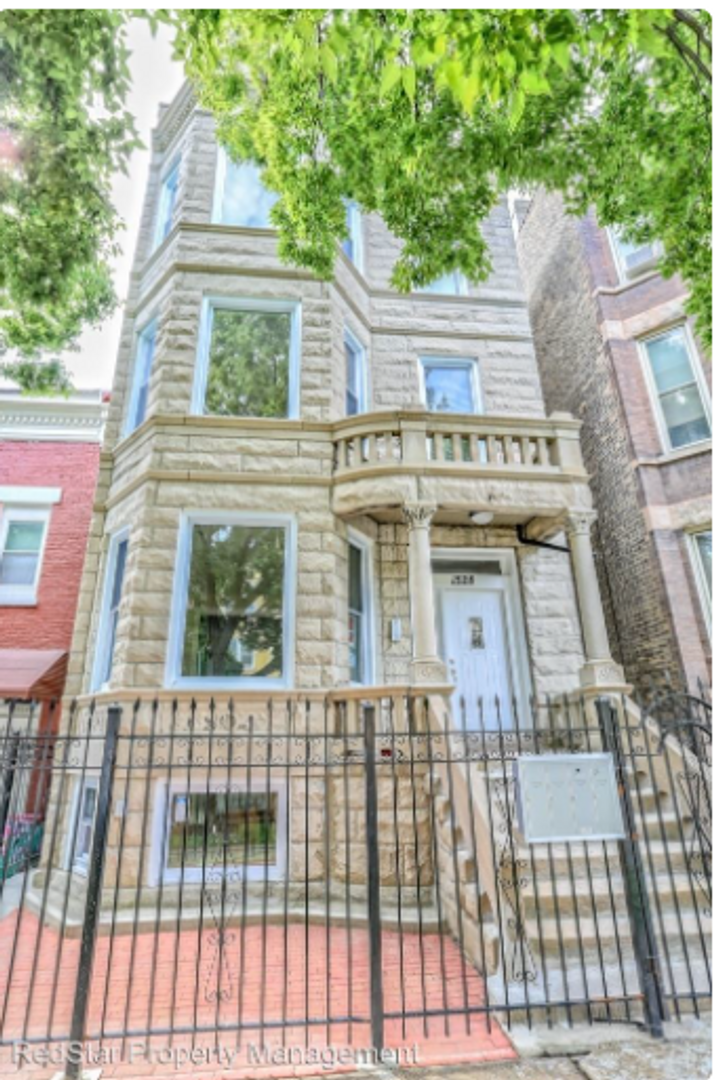 Chicago Apartment: 1528 N Campbell Ave