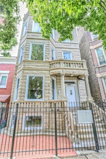 Chicago Apartment: 1528 N Campbell Ave