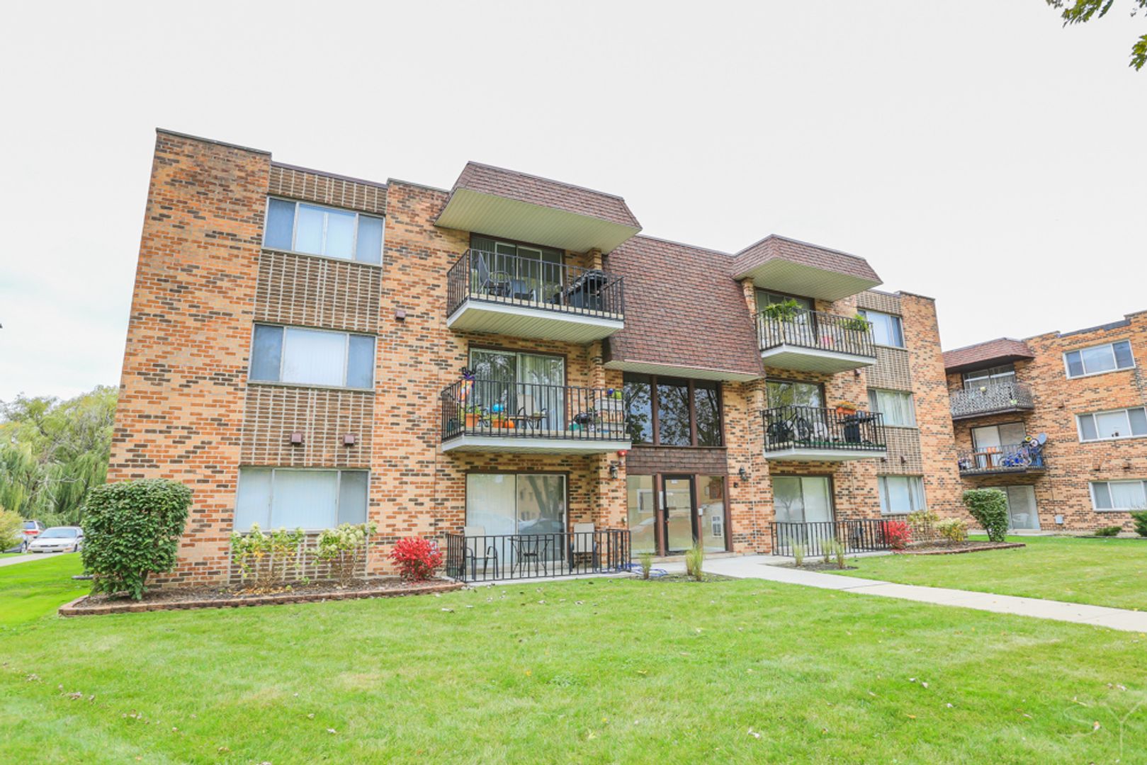 Tinley Park Apartment: 17514 Sandalwood Drive