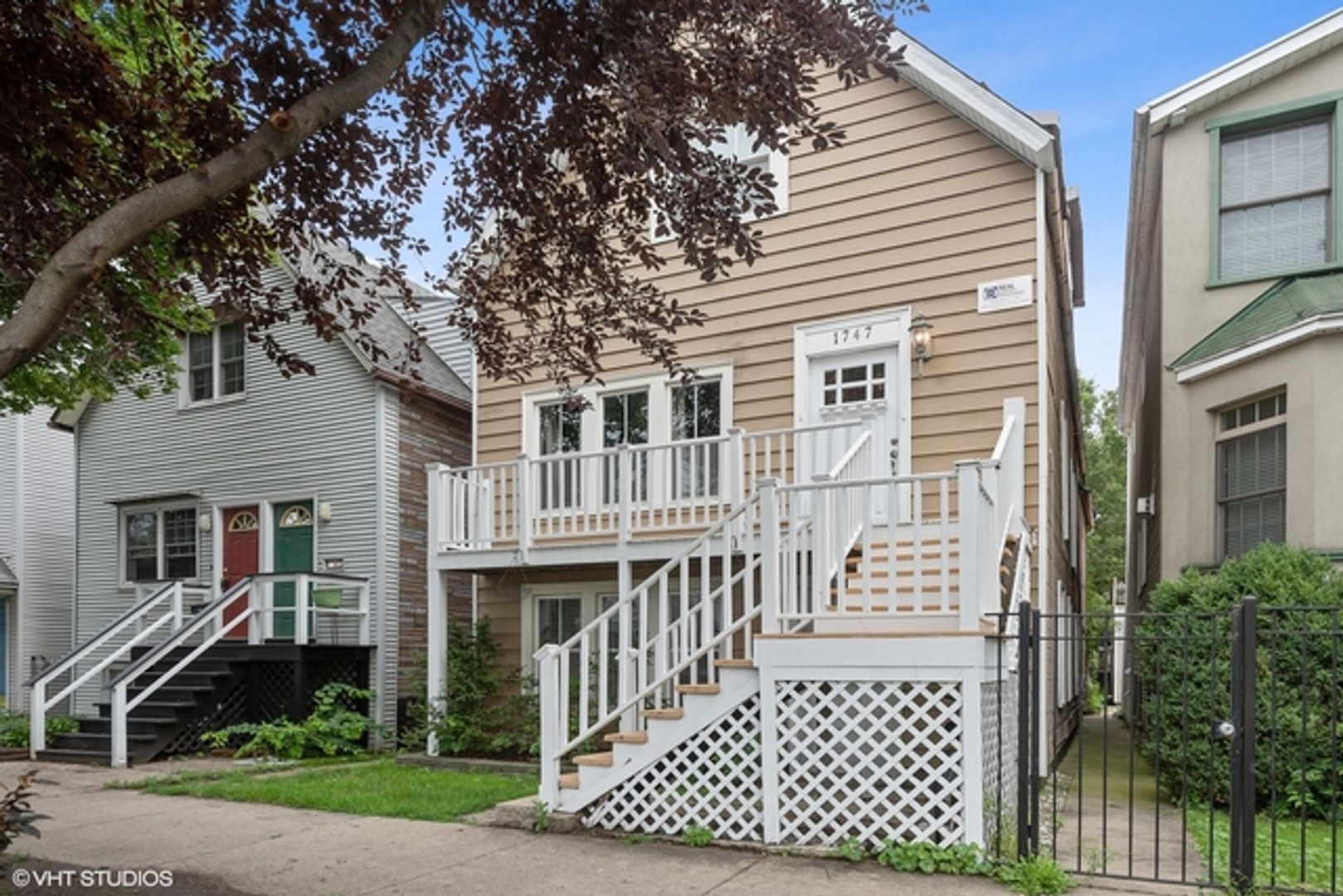 Chicago Apartment: 1747 W Newport Avenue