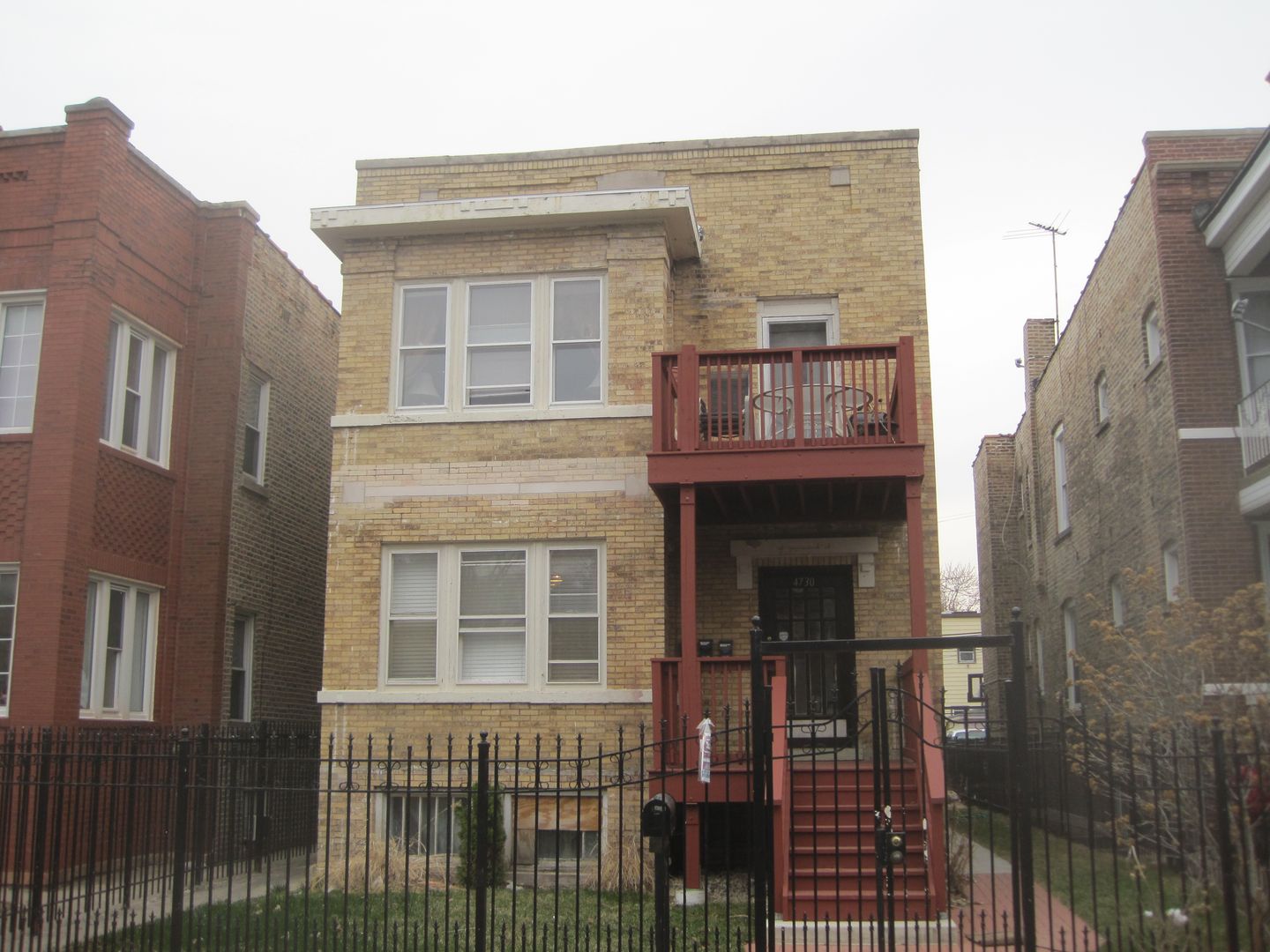 Chicago Apartment: 4730 N Saint Louis Ave