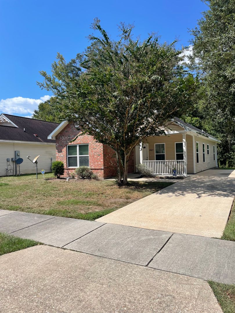 Baton Rouge House: 9327 Cedar Court
