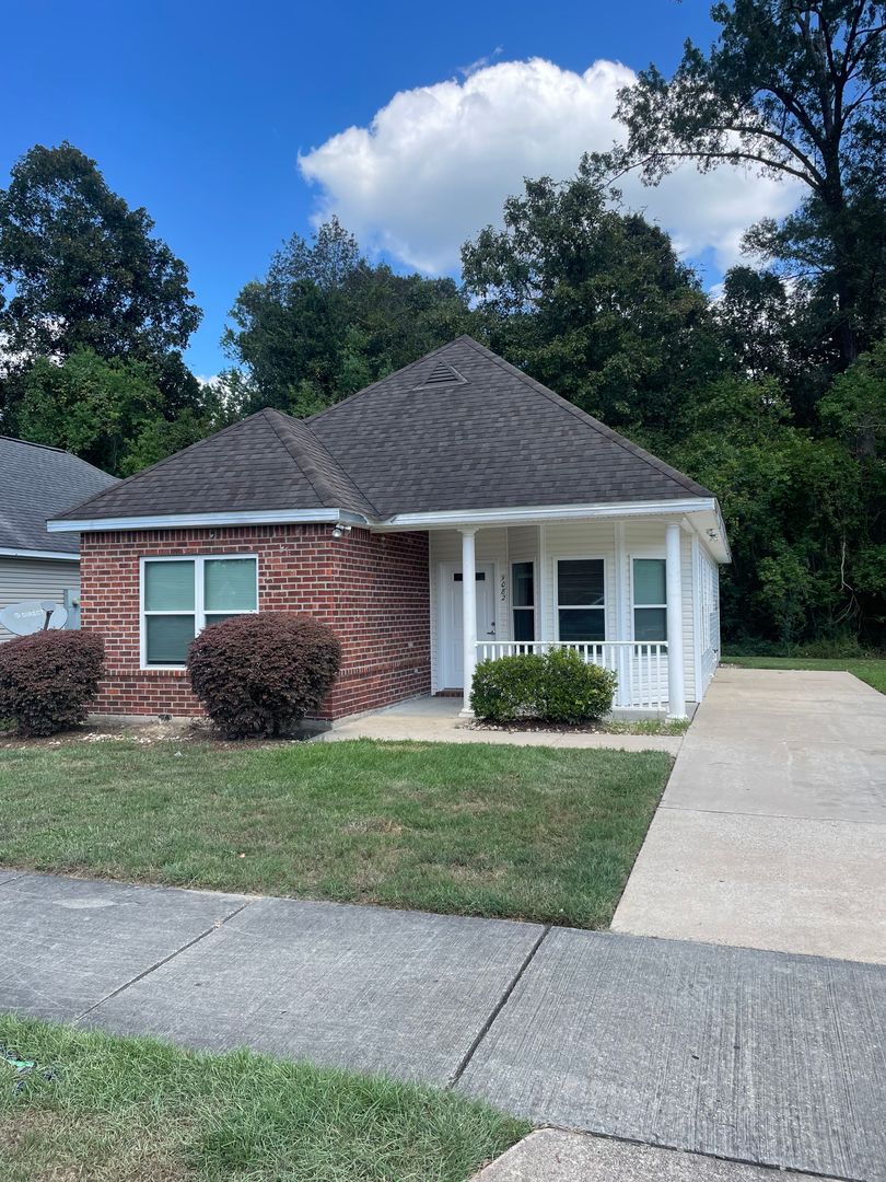 Baton Rouge House: 9082 Cedar Court