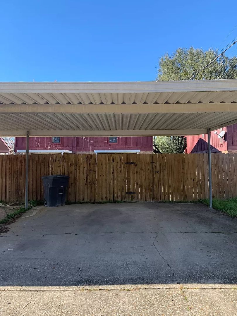 Baton Rouge Apartment: 13932/13934 Azalea Park Ave