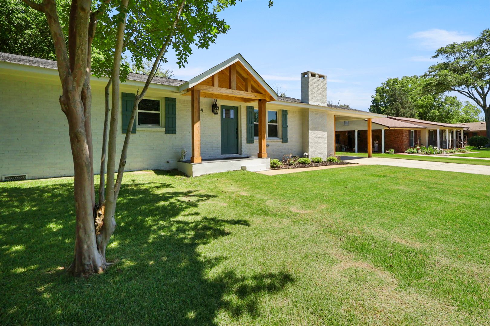 Decatur House: 614 Holland Court SW
