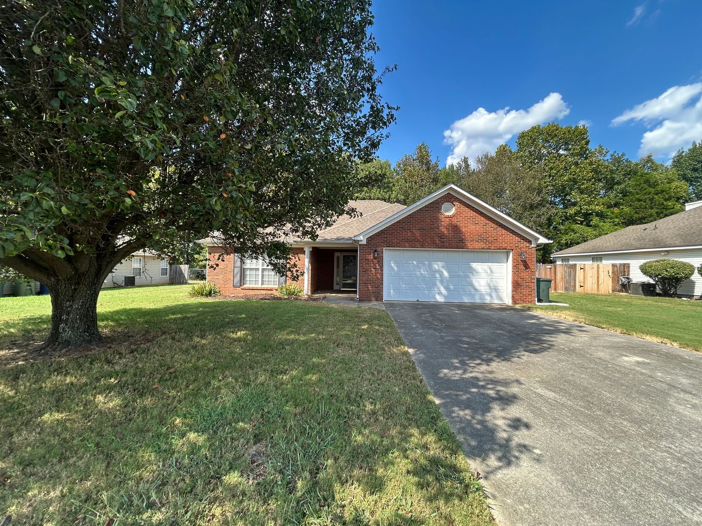 Huntsville House: 5988 Vinemont Dr NW
