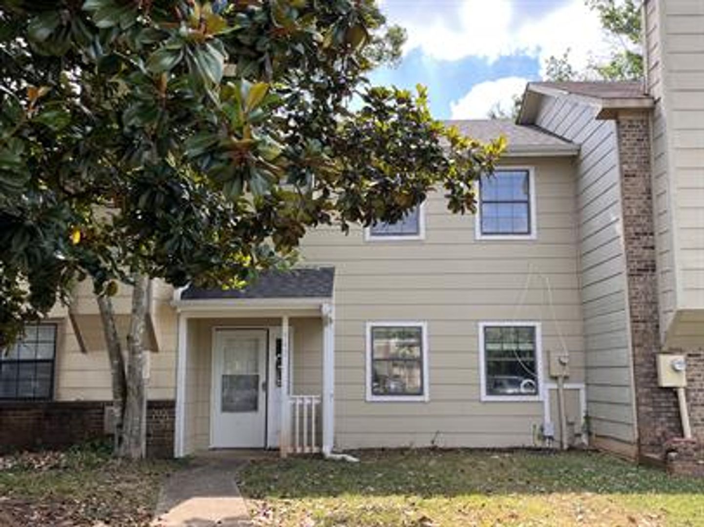 Madison House: 343 Autumn Lane