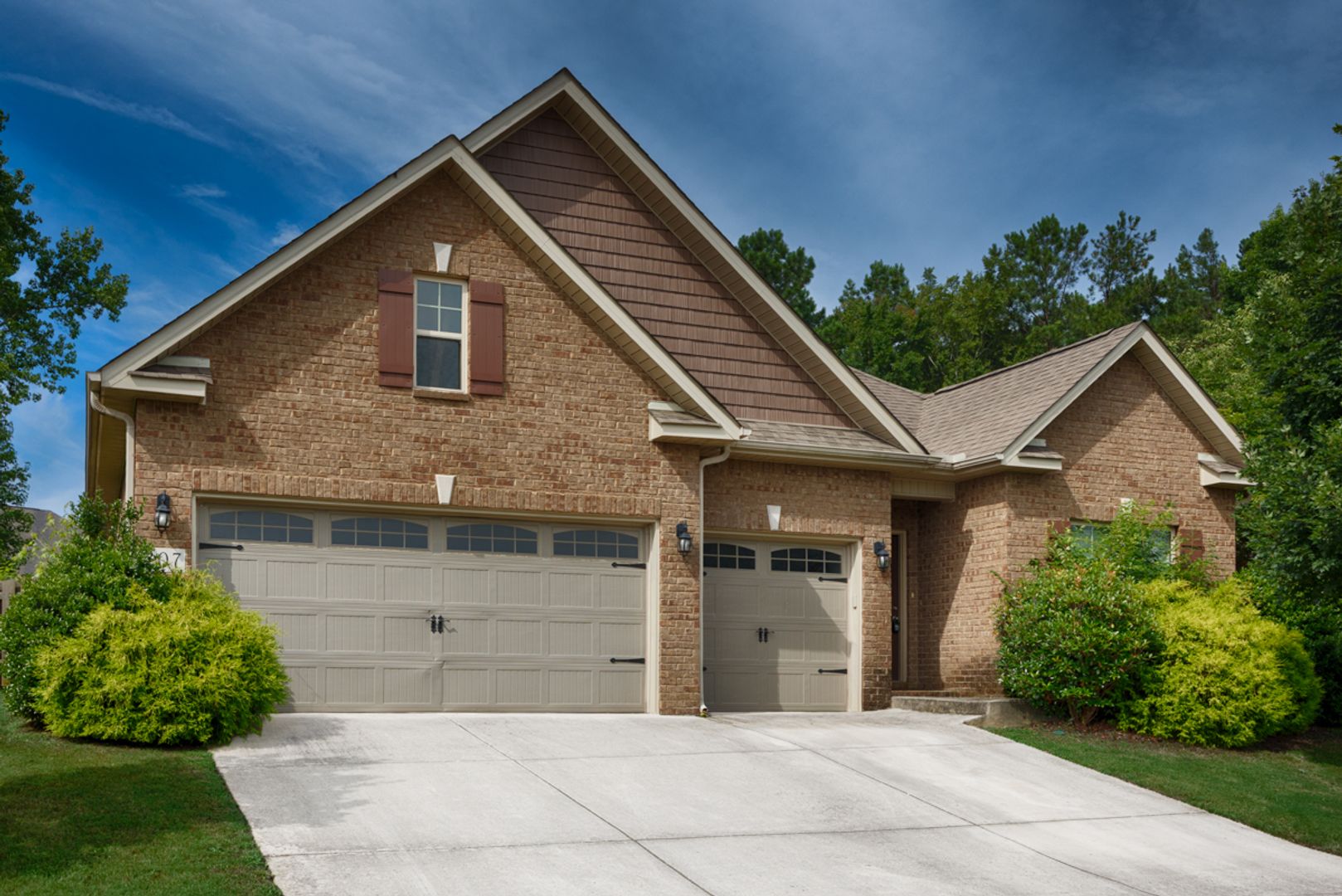 Madison House: 207 Blackwood Drive Northwest