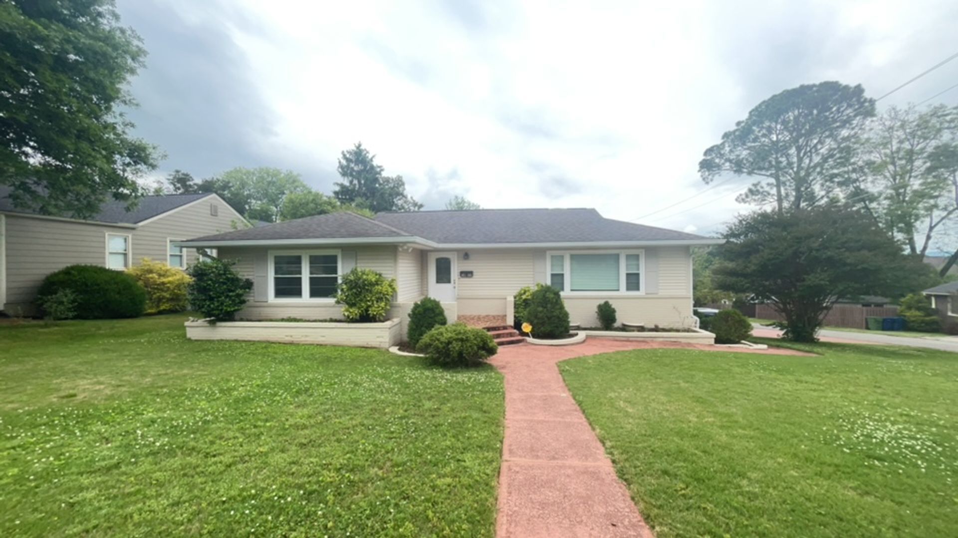 Huntsville House: 1400 McClung Avenue Southeast