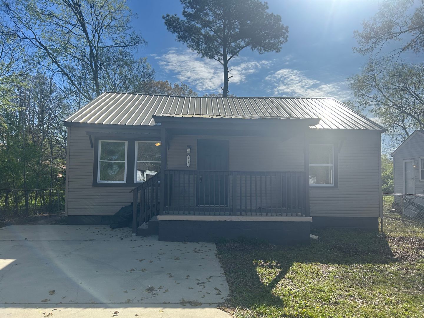 Decatur House: 220 8th Ave NW