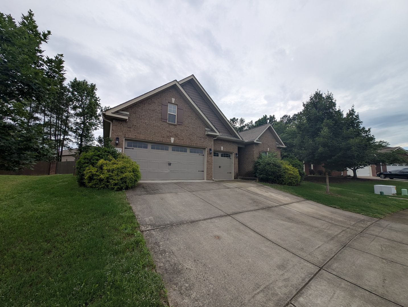 Madison House: 207 Blackwood Drive Northwest