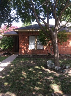 Darling 3-2 Duplex in Frisco! – photo 1