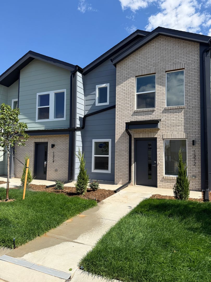 Aurora Apartment: 1300 Alton St